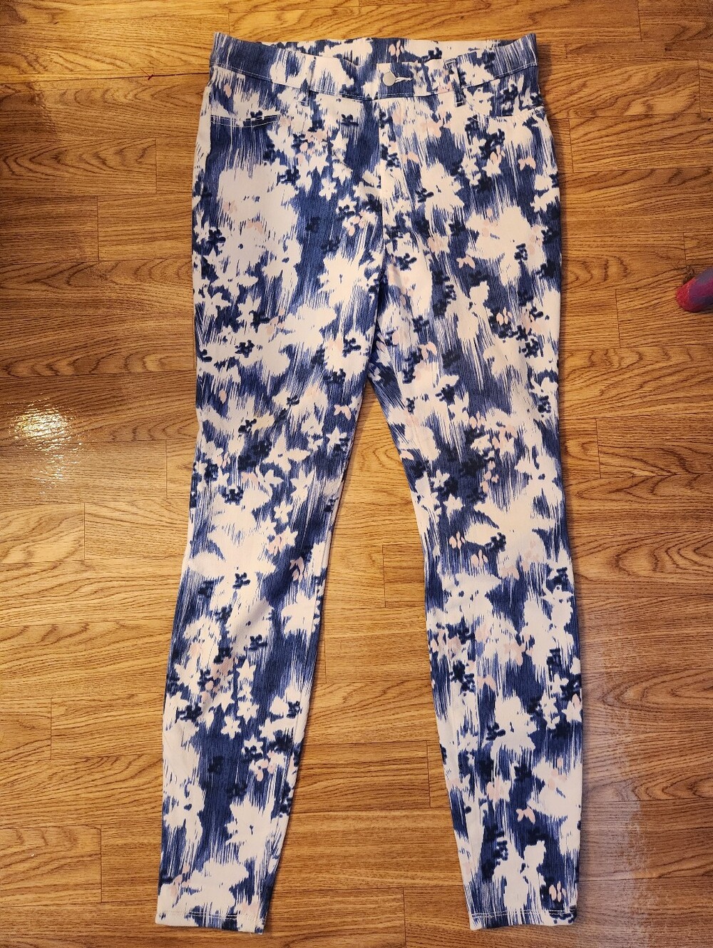 Time and Tru Blue and White Printed Denim jeggings